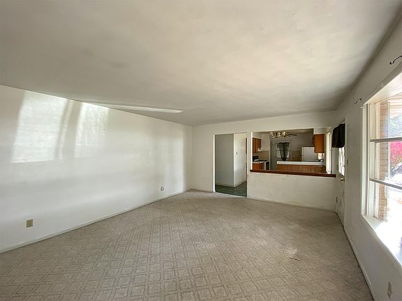 3rd image of 652 N Coolidge Ct