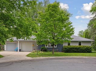 5 Hillside Ct, Northfield, MN 55057