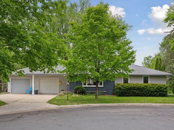 5 Hillside Ct, Northfield, MN 55057