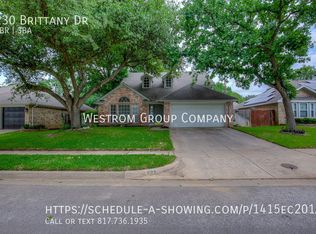 230 Brittany Dr, Euless, TX 76039
