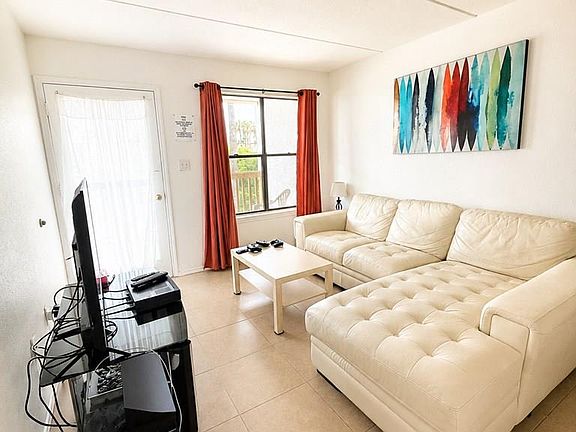3rd image of 108 E Coronado St #209