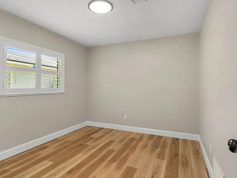 527 Cornwall Rd — Photo 24