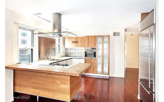 Rented by Douglas Elliman | media 31