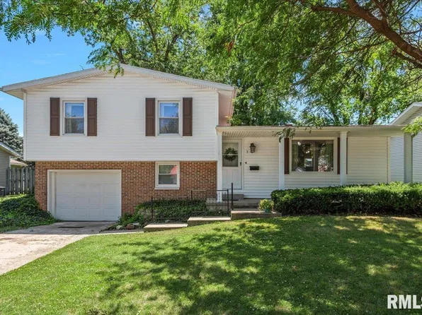 3 Sommerset Dr, Jacksonville, IL 62650