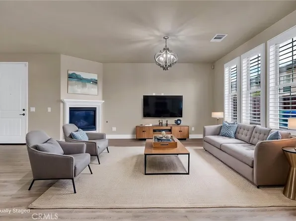 3301 Terrace Ridge Ln, Long Beach, CA 90804