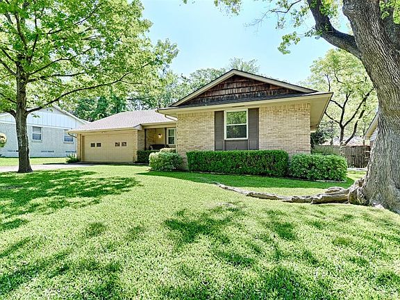 3rd image of 10530 Lake Gardens Dr