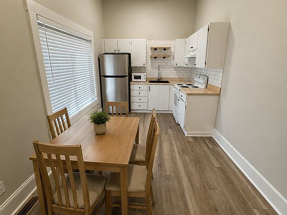 3rd image of 1618 Ellwood Ave #2