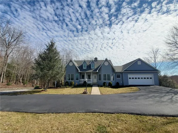 299 Fairview Dr, Hays, NC 28685