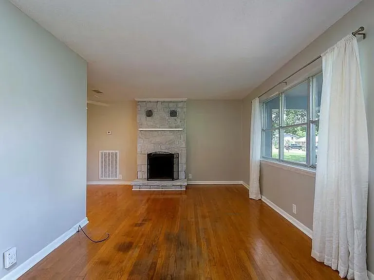 8221 Oxford Dr — Photo 6
