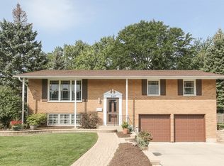 562 N Robinson Dr, Palatine, IL 60074