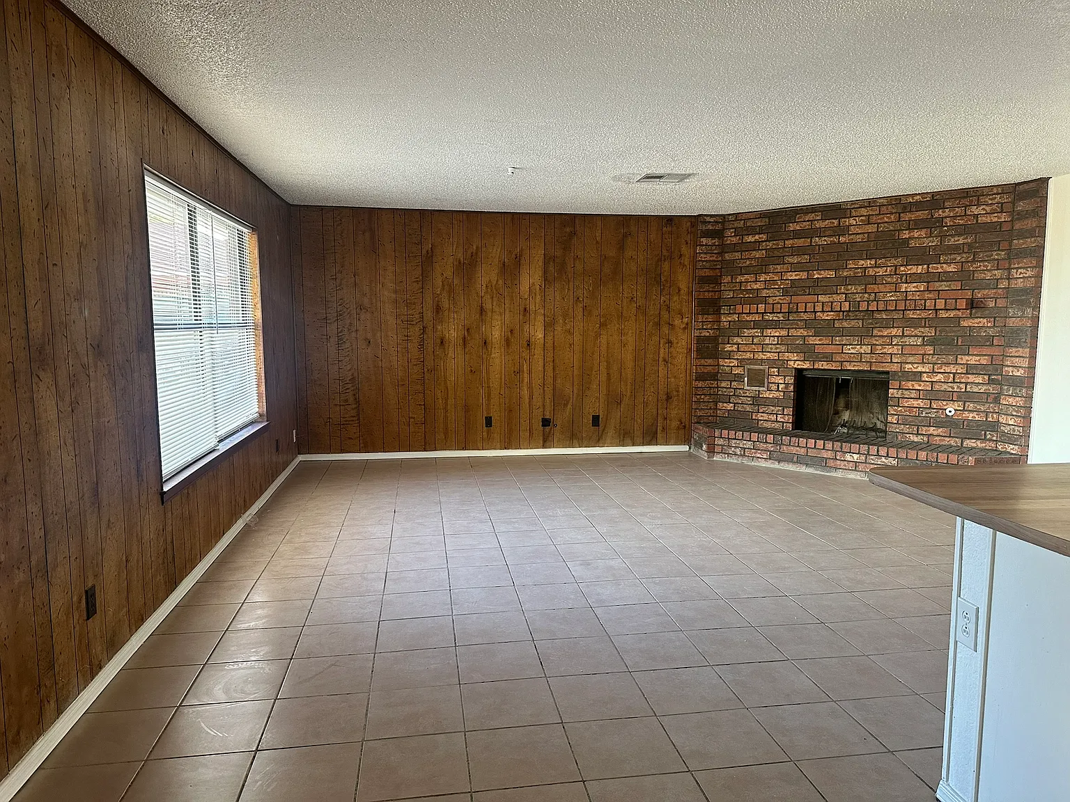 3 bed, 1384 sqft, $1,600 — Photo 3