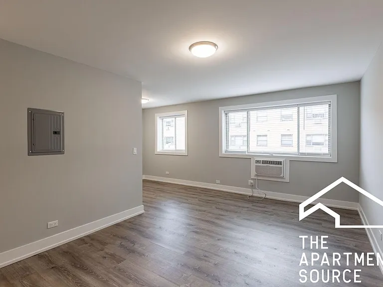 533 W Surf St #530-412 — Photo 1