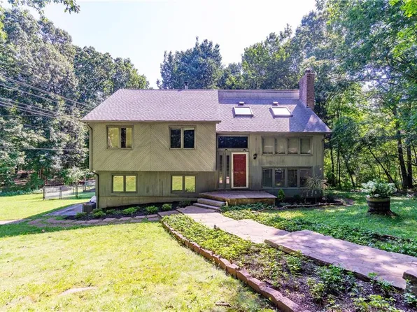 15 Crompton Rd, East Greenwich, RI 02818