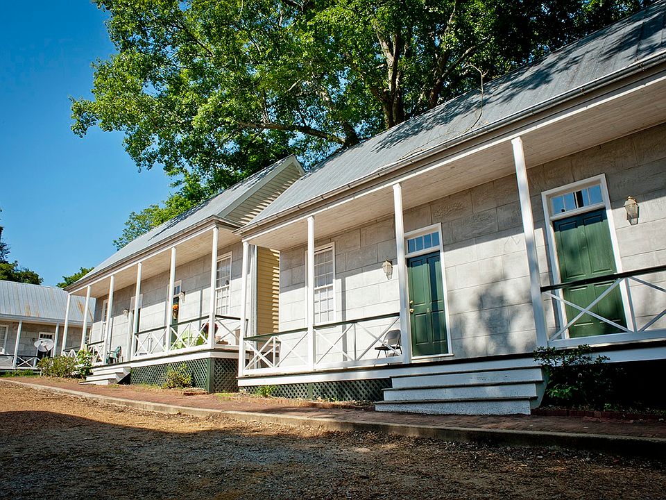 2nd image of 207 Lumus Dr APT C