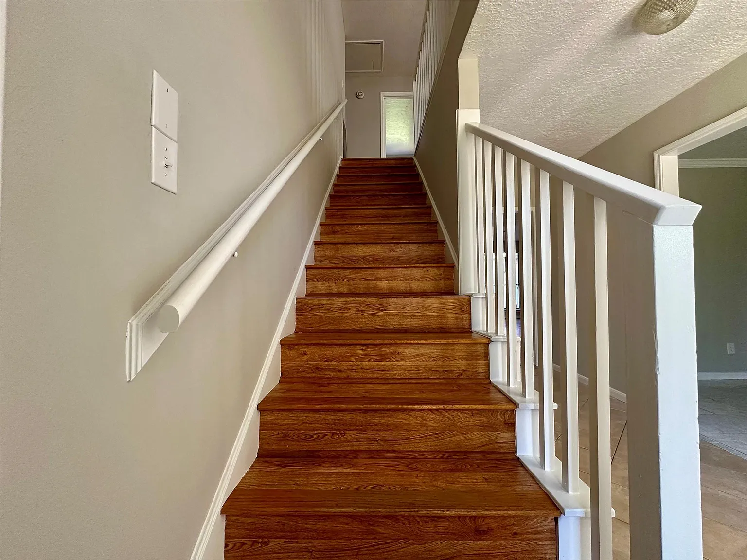 4 bed, 2.5 bath, 2448 sqft, $2,200 — Photo 2