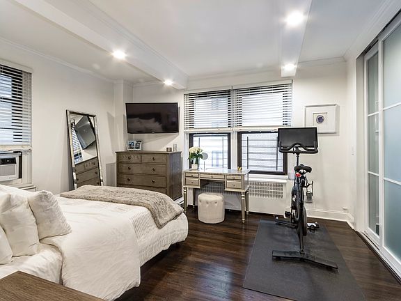 4th image of 205 E 78th St APT 11T