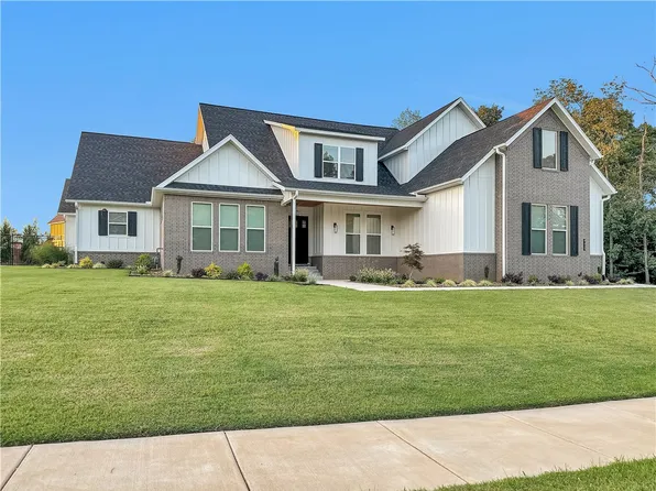 8415 W Habitat Ln, Bentonville, AR 72713