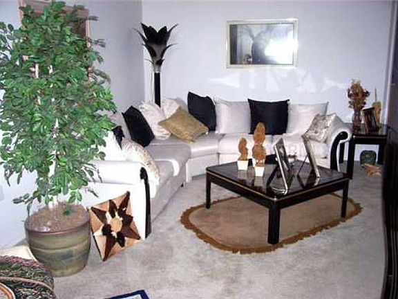 4th image of 4867 Fiske Cir