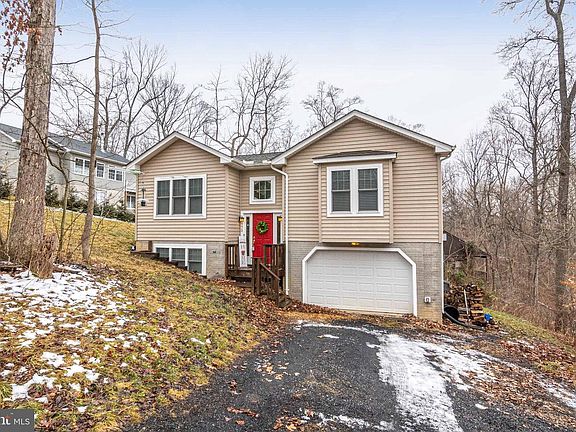 3rd image of 775 Rollason Dr
