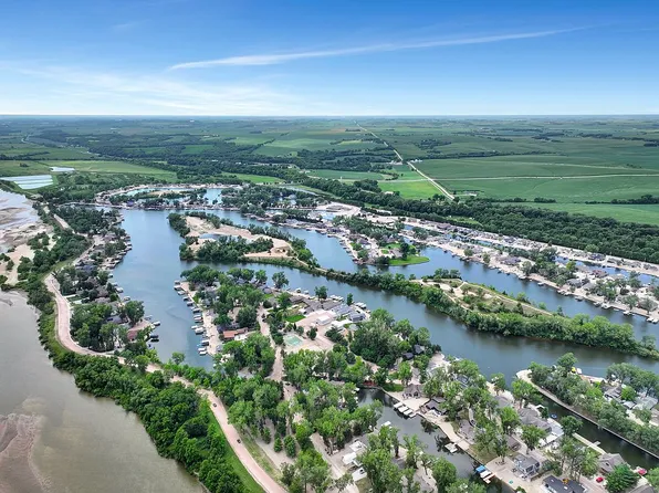 S 48 Poehling Ln, Fremont, NE 68025