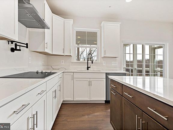 4th image of 854 Imperial Rd