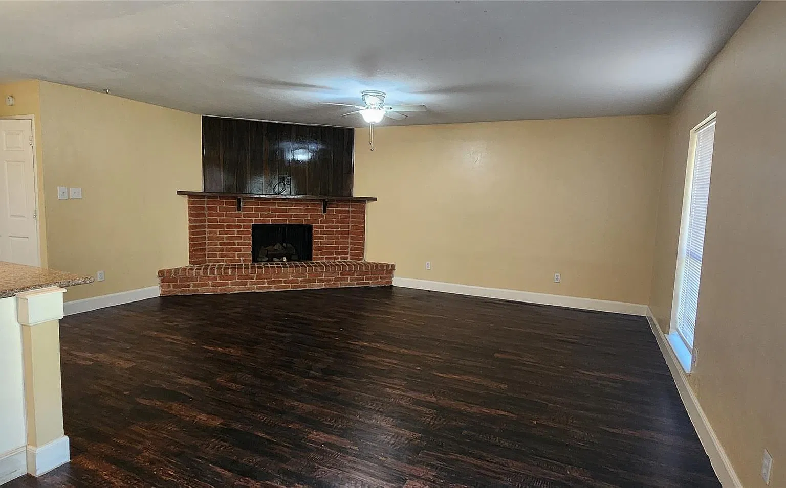 3 bed, 2.0 bath, 1404 sqft, $1,650 — Photo 3