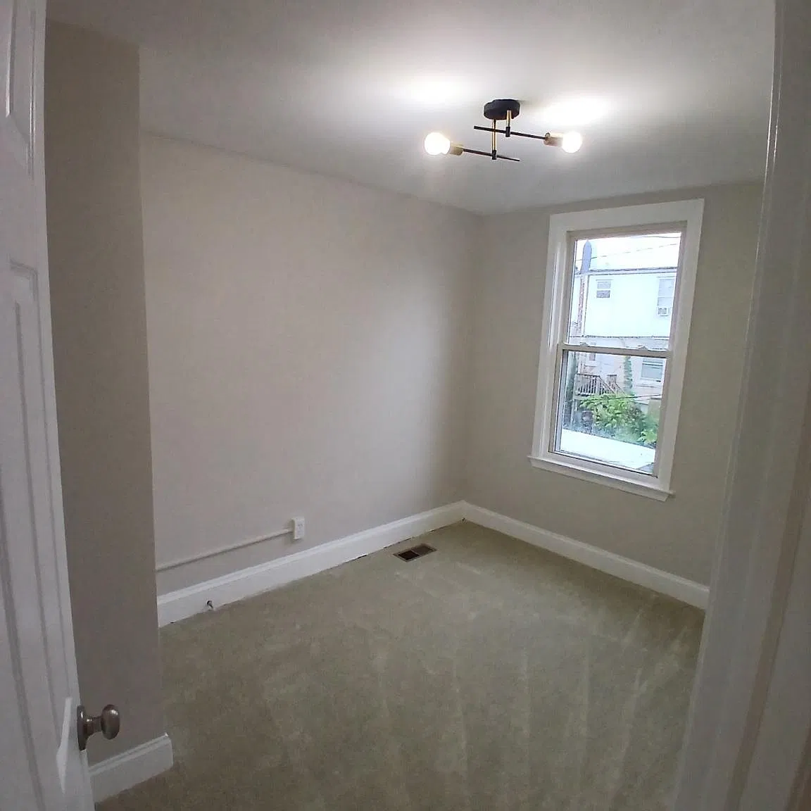3 bed, 2.0 bath, 896 sqft, $1,650 — Photo 4