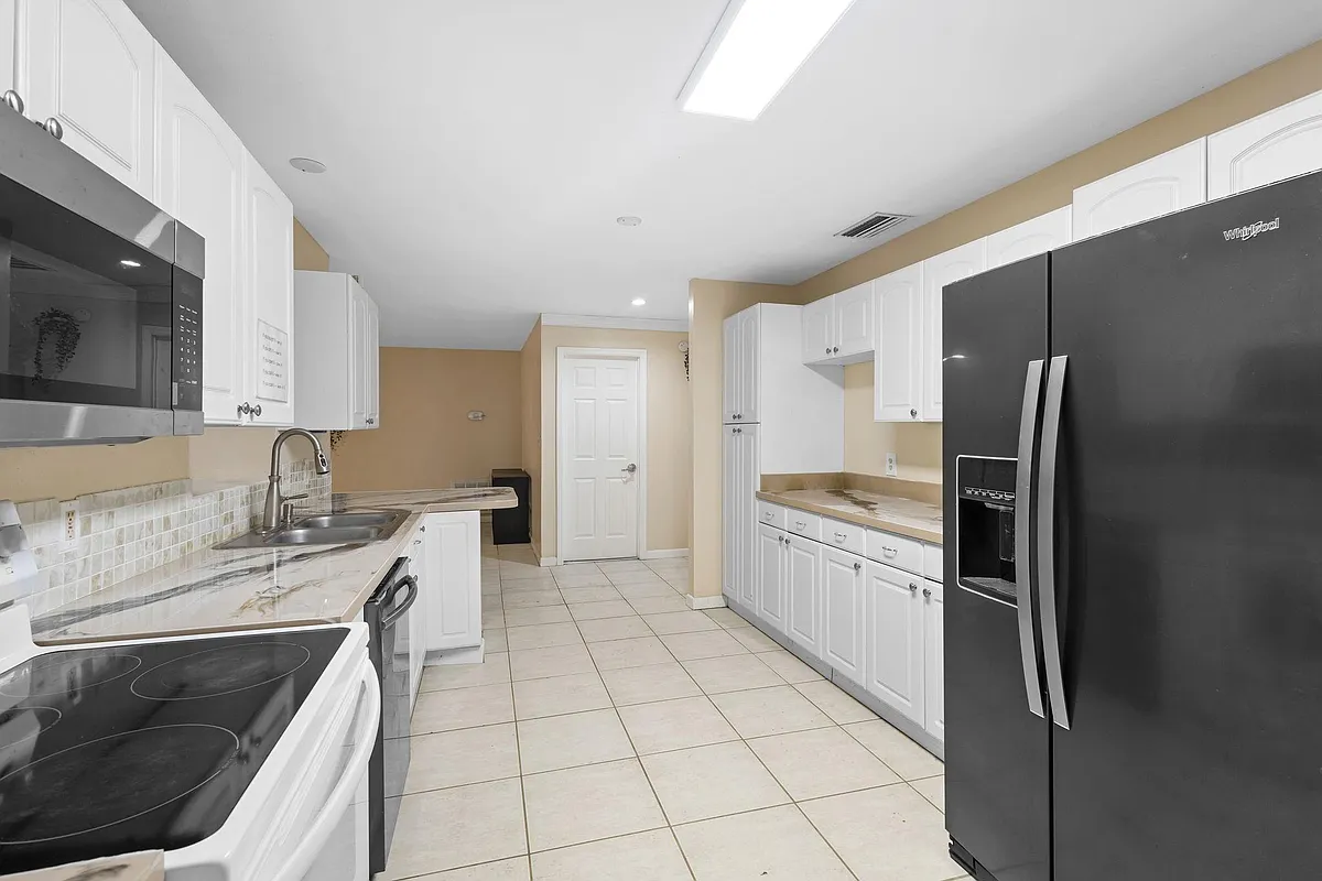 Kitchen - Maloney Ln