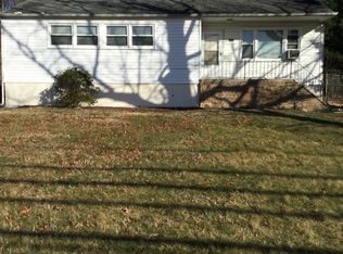 9539 Riggs Rd, Hyattsville, MD 20783