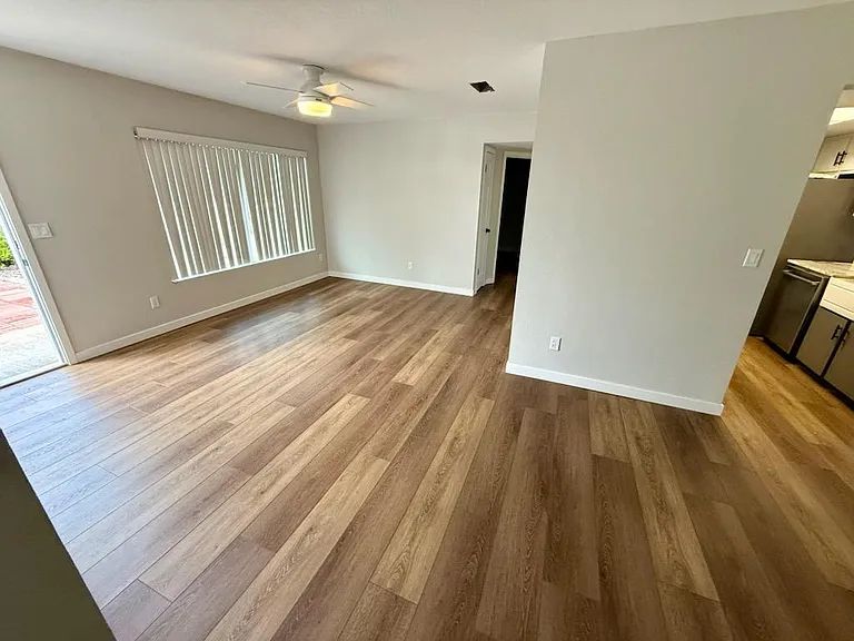1435 Willow Lake Rd — Photo 2