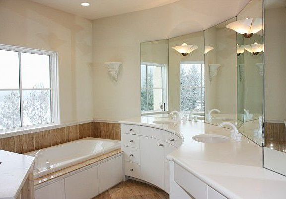 Luxurious master bath with separate soaking jaccuzi tub and shower.