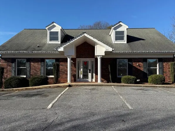 518 4th St SW #1, Hickory, NC 28602