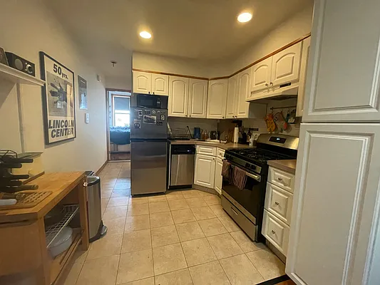 Rented by Standard Living Realty Inc | media 4