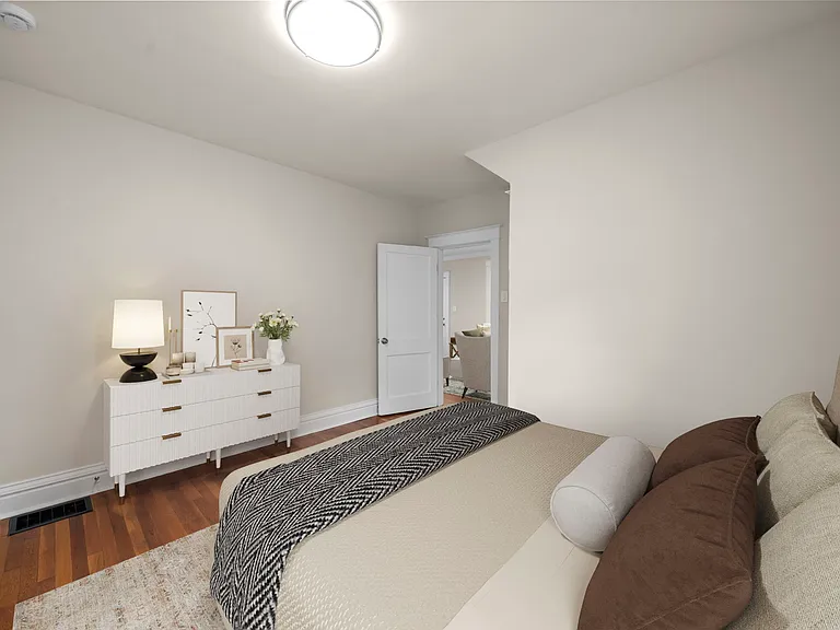 2126 Yale Ave #2126 — Photo 5