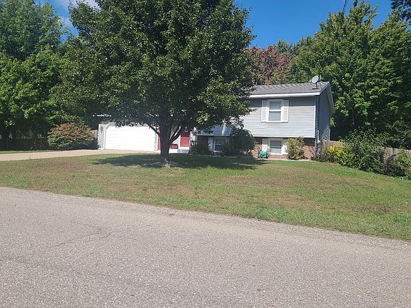 2nd image of 207 Belair St