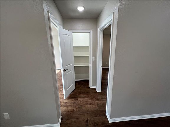 4th image of 844 Elm St