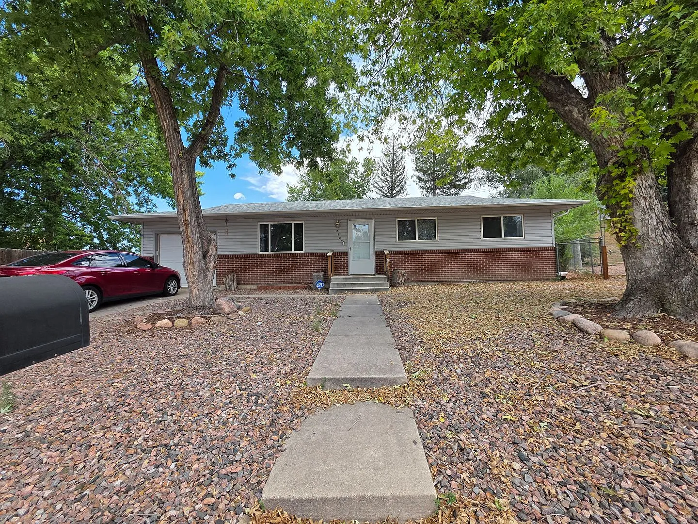 5 Bed 2 bath Home near Fort Carson — Photo 2