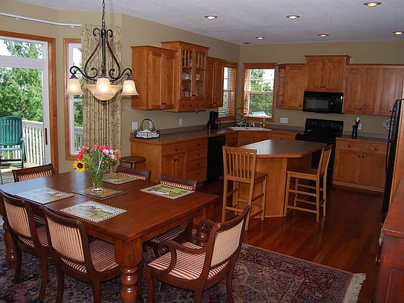 Kitchen / Dining Area