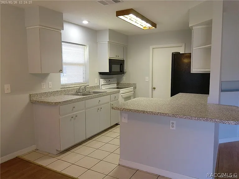 5921 W Woodhill Ct — Photo 9