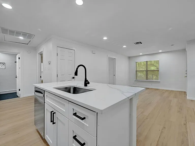 1913 David St — Photo 9