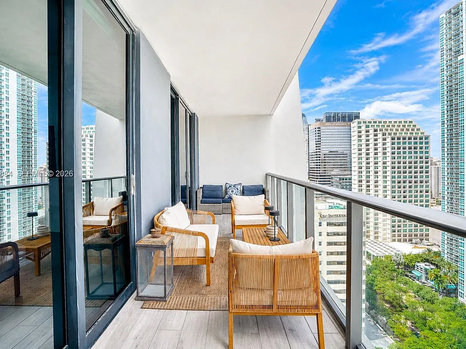 1010 Brickell Ave #2402