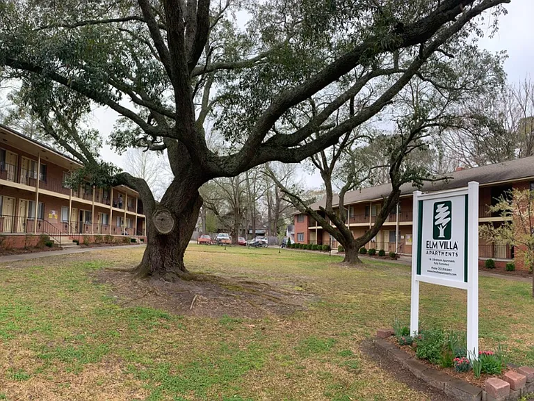 Elm Villa Apartments — Photo 1