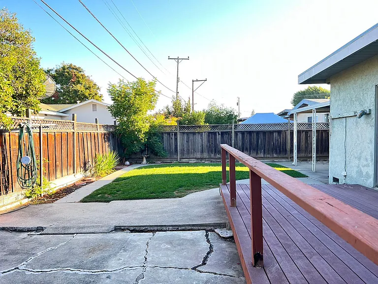1135 Morton Ave — Photo 20