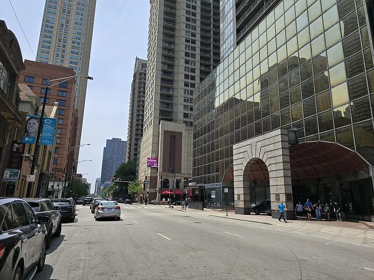 10 E Ontario St #2104 — Photo 25