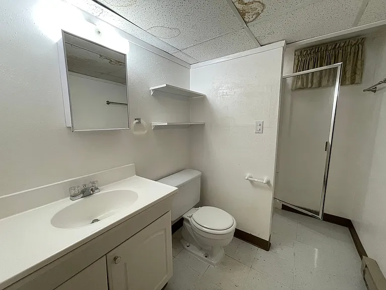 5630 N Greenwood Blvd — Photo 17
