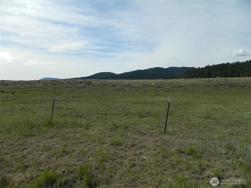 4th image of 4 Duck Flats Road