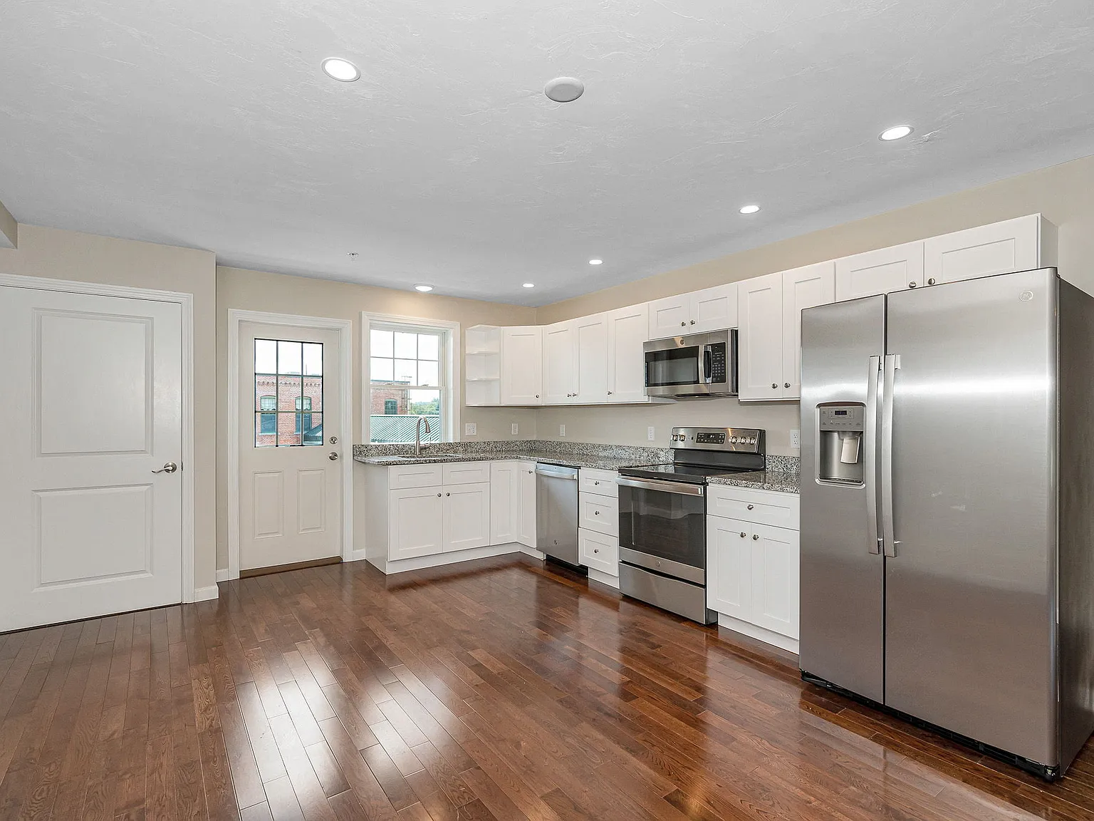 Princeton Court Apartments — Photo 2