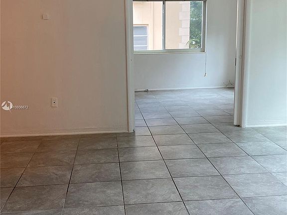2nd image of 212 Phoenetia Ave #2