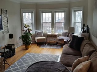 2924 W Nelson St APT 2, Chicago, IL 60618