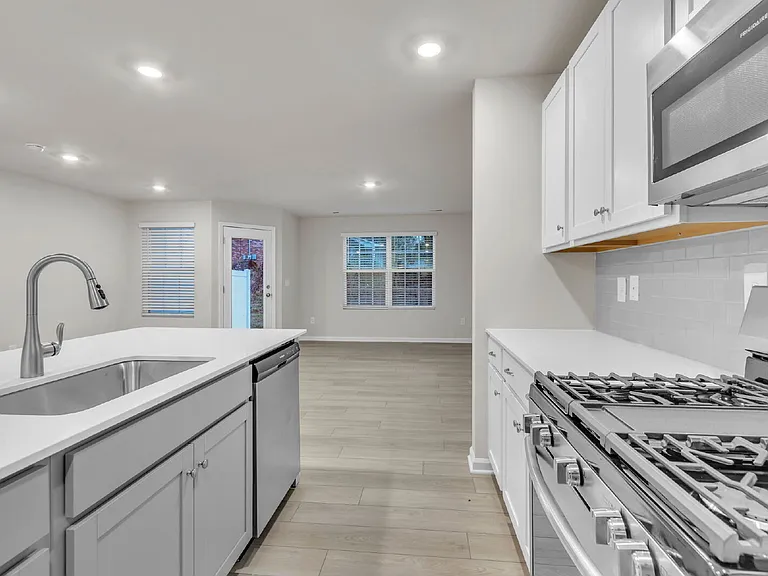 808 Harper St — Photo 12